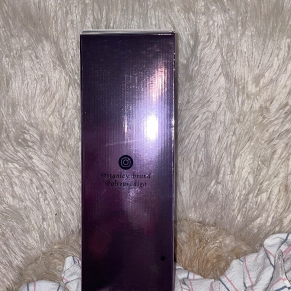 Stanley x Olivia Rodrigo Quencher H2.0 FlowState 40 oz Tumbler, Brand New in Box - Picture 3 of 7